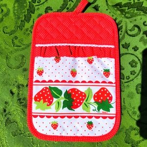 Adorable strawberry vintage pot holder